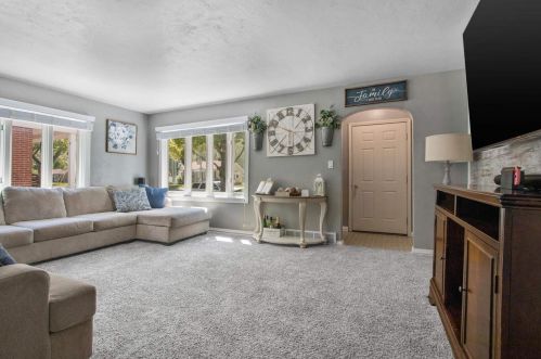 1745 Lost Ln, Green Bay, WI 54302-3224