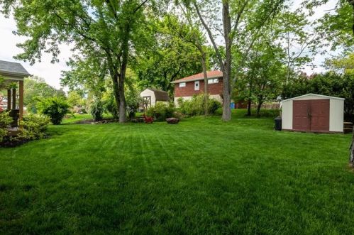 2039 Worcester Dr, Pittsburgh, PA 15243-1541