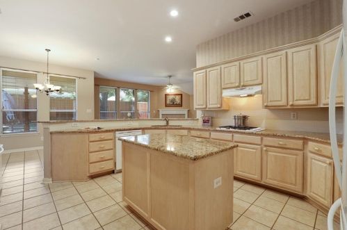 6001 Park Ln, Lewisville TX  75028-3775 exterior