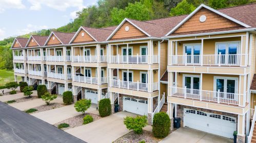1310 Sunset Ct, La Crosse, WI 54601-3023