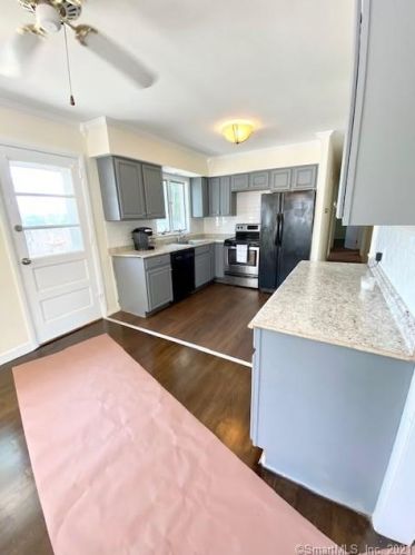 21 Wentworth St, Milford CT  06461-2352 exterior