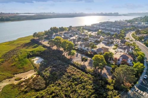 4712 Bryce Cir, Carlsbad CA  92008-4289 exterior