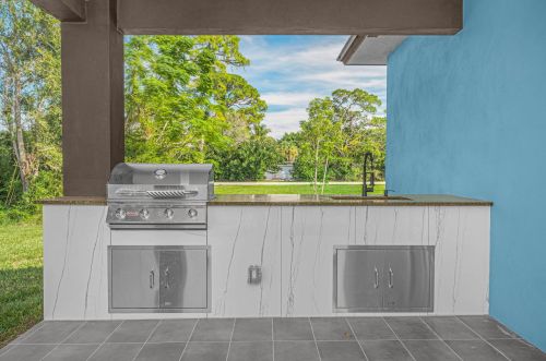 352 Melton Dr, Fort Pierce, FL 34982-7356
