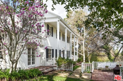 3911 Benedict Canyon Dr, Van Nuys CA  91423-4625 exterior