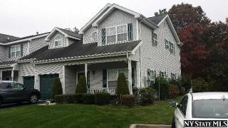 112 Willow Wood Dr, Oakdale, NY 11769-1600