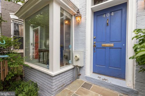 404 8th St, Washington, DC 20003-2832