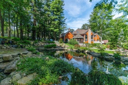 25 Wilshire Dr, Sparta NJ  07871-2841 exterior
