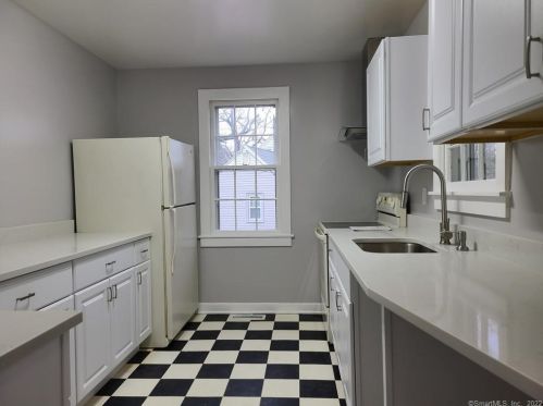 19 Lake St, Litchfield, CT 06759-3410