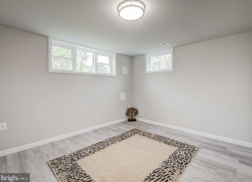 8813 Lagrange St, Lorton VA 22079-1643 exterior