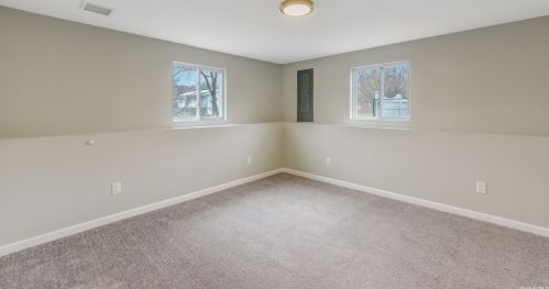 9 Brookwood Dr, Wheatley Heights NY  11798-1005 exterior