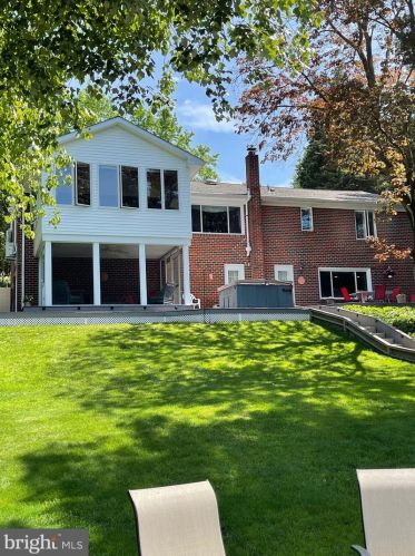 61 Lakeview Dr, Pilesgrove NJ 08098-2081 exterior