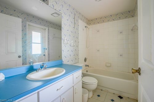 317 26 Ter, Cape Coral FL  33904-2721 exterior