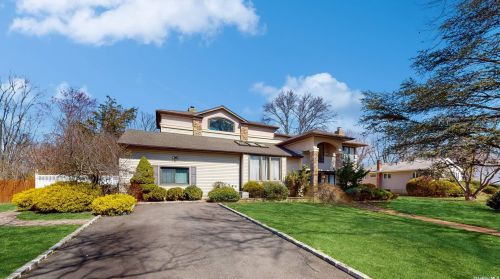 208 Tinton Pl, Elwood, NY 11731-5318
