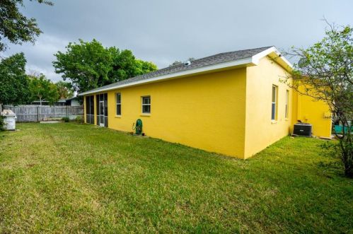 1006 Connecticut Rd, Tarpon Springs FL 34689-2830 exterior