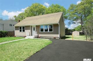 378 Randall Rd, Panamoka, NY 11961-2108