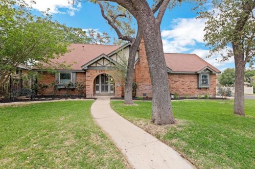 311 Innwood Dr, Georgetown TX  78628-8313 exterior