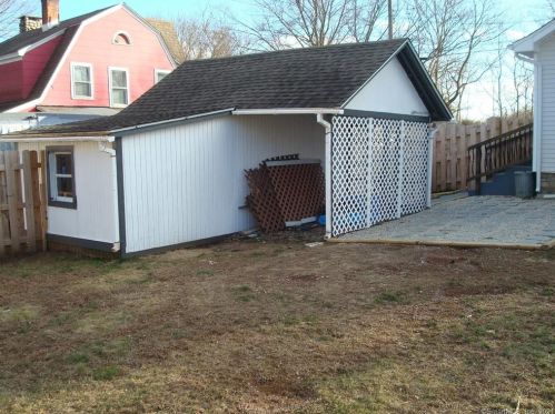 13 Riverview Ave, Groton CT 06340-3513 exterior