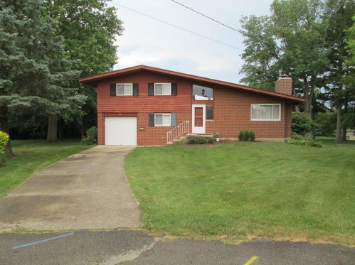 300 Doric Cir, Enon, OH 45323-1331