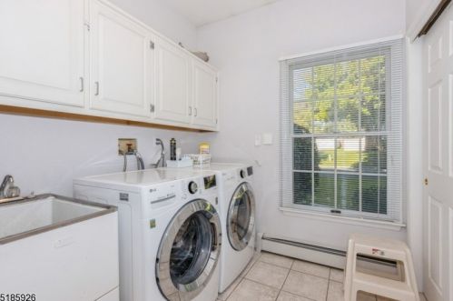 5 Shirewood Dr, Scotch Plains NJ 07076-2513 exterior