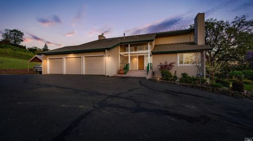 858 Sanel Dr, Ukiah CA  95482-9604 exterior