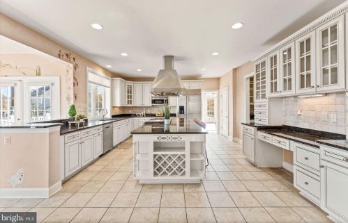 20906 Mcintosh Pl, Leesburg VA  20175-6372 exterior