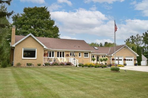 1612 County Line Rd, Thiensville, WI 53092-5611