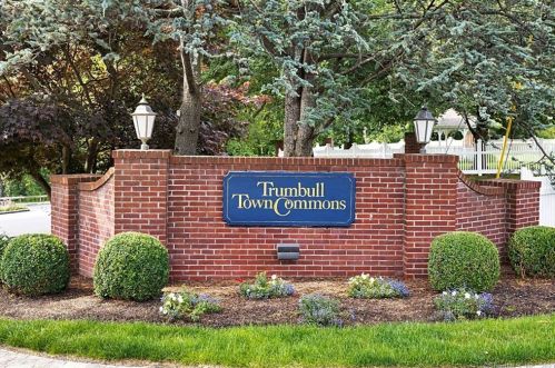 129 Mayfield Dr, Bridgeport, CT 06611-2356