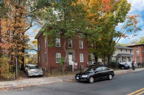 135 Capen St, Hartford, CT 06120-2007