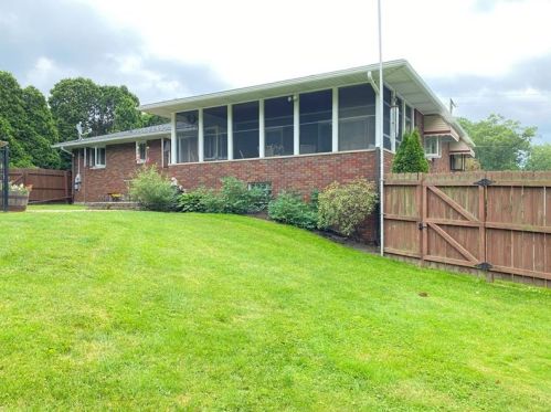10 Evergreen Dr, Greenville, PA 16125-1116