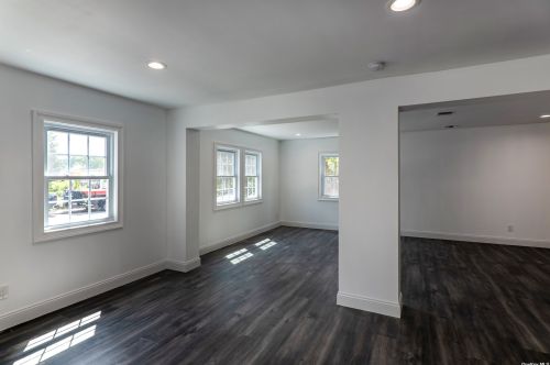 18 Raynor Rd, Panamoka NY  11961-1904 exterior