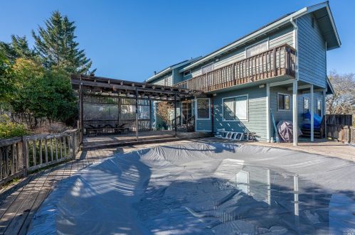 359 Laurel St, Willits CA  95490-3703 exterior