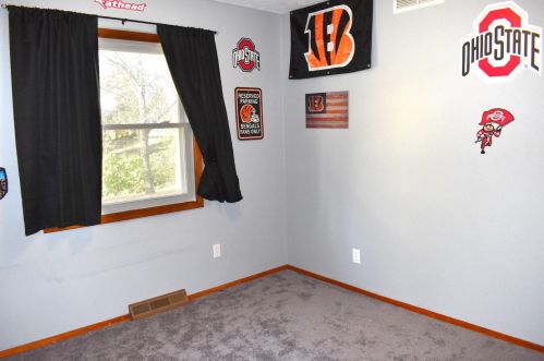 2095 Perkins Dr, Springfield OH 45505-3523 exterior