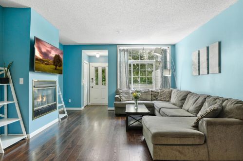 8751 Branson Dr, South Saint Paul, MN 55076-3521
