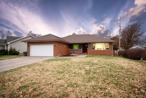 2124 Shalimar Dr, Mentor, KS 67401-6983