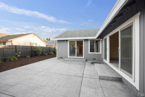1104 Pippin Cir, Santa Rosa CA  95407-6772 exterior