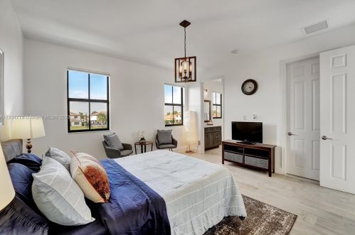 8297 28th St, Hollywood FL  33024-3187 exterior