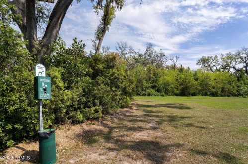 72 Shadow Moss Dr, Beaufort SC  29906-6005 exterior