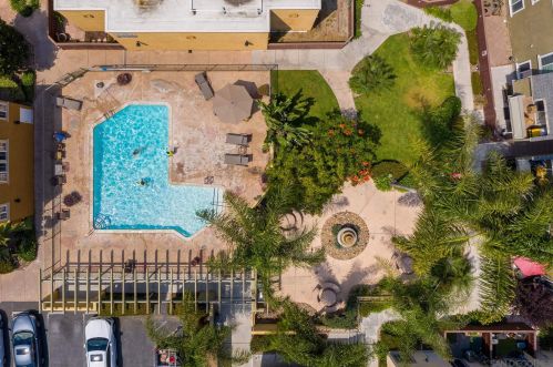 5252 Balboa Arms Dr, San Diego CA 92117-4987 exterior