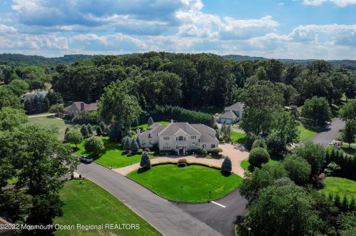 24 Dora Ln, Holmdel Village NJ  07733-1671 exterior
