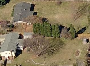 2211 Stonehaven Rd, Kernersville, NC 27284-4330