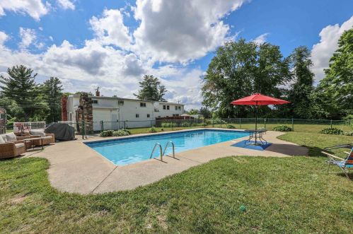 482 Mammoth Rd, Londonderry, NH 03053-2370