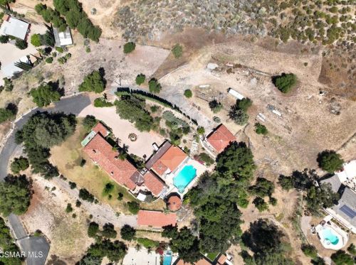 3192 Sycamore Dr, Simi Valley CA 93065-2703 exterior