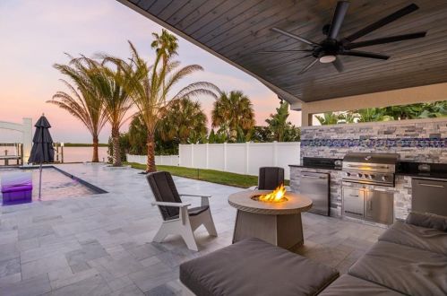6067 Bayou Grande Blvd, Saint Petersburg, FL 33703-1801