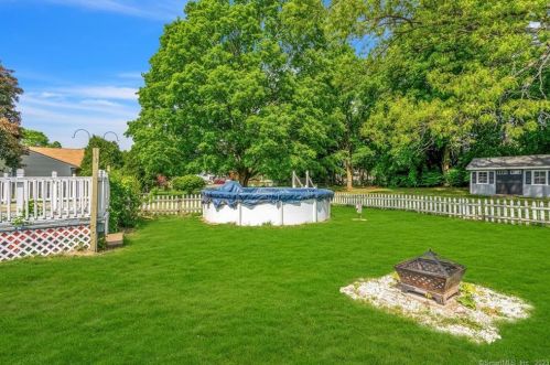 35 Keeney St, Manchester CT 06040-7054 exterior