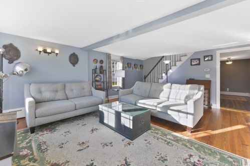 22 Tunxis St, Farmington CT  06032-2814 exterior