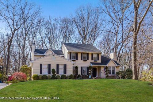 30 Pine St, Lincroft, NJ 07738-1833