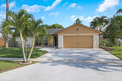 152 Parkwood Dr, West Palm Beach, FL 33411-8258