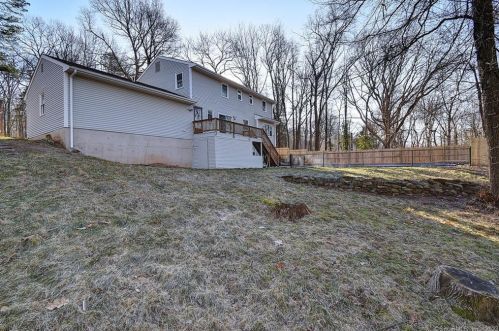 50 Bette Dr, Manchester CT  06040-6814 exterior