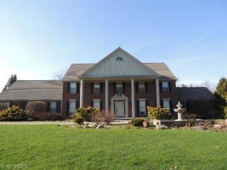4303 Fryman Dr, Akron, OH 44333-1747