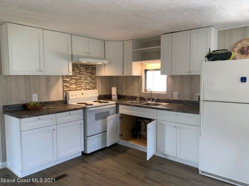 325 Egret Cir, Sebastian, FL 32976-7812